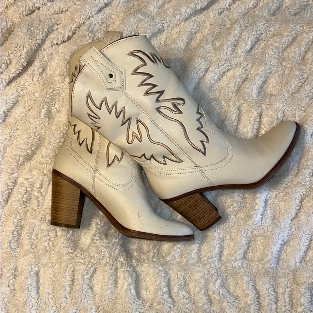 Stylish Cream Western Boots